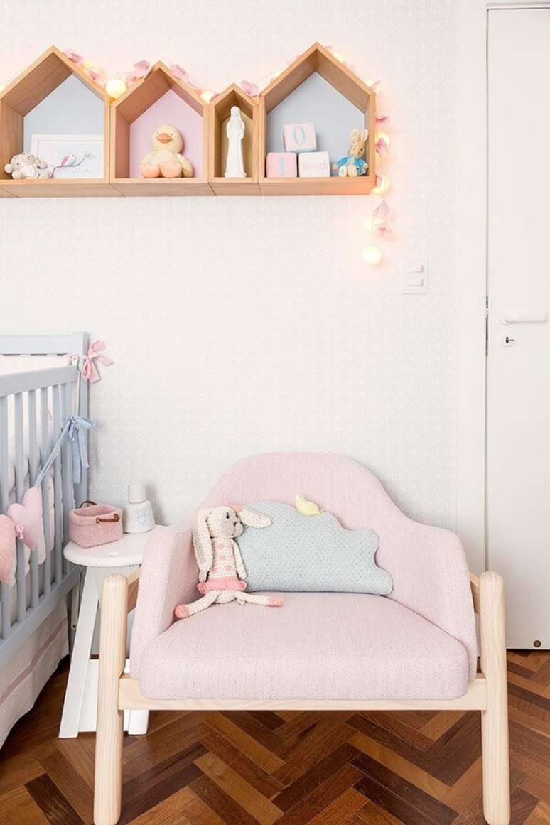 7. O cord&atilde;o de luz deixa o nicho casinha ainda mais divertido. Fonte: Pinterest