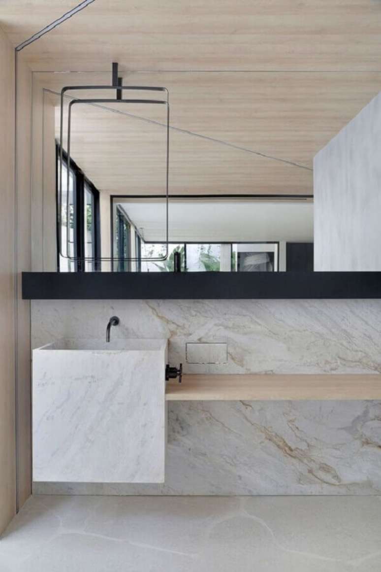 49. Madeira clara para decoração de banheiro minimalista planejado – Foto: Casa de Valentina