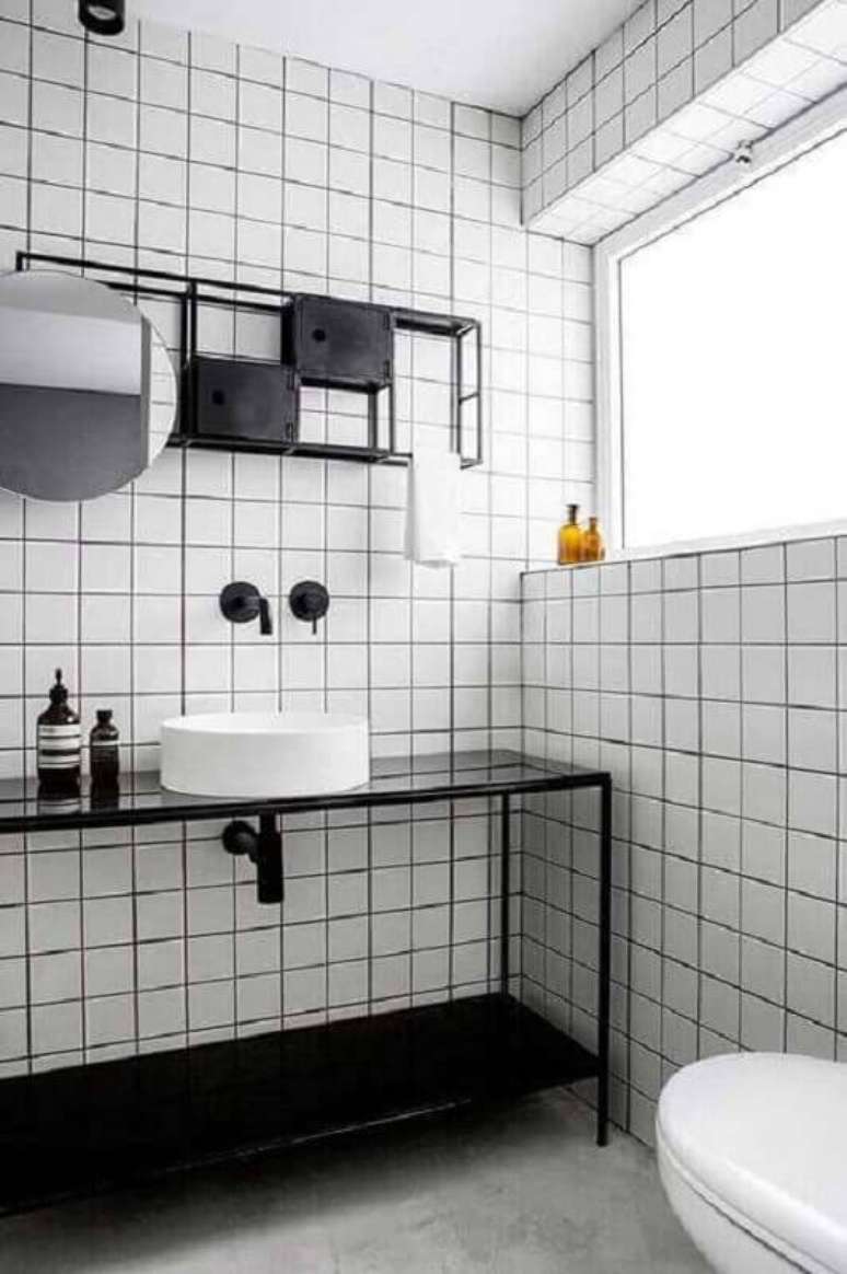52. Revestimento quadriculado para banheiro minimalista decorado – Foto: Jeito de Casa