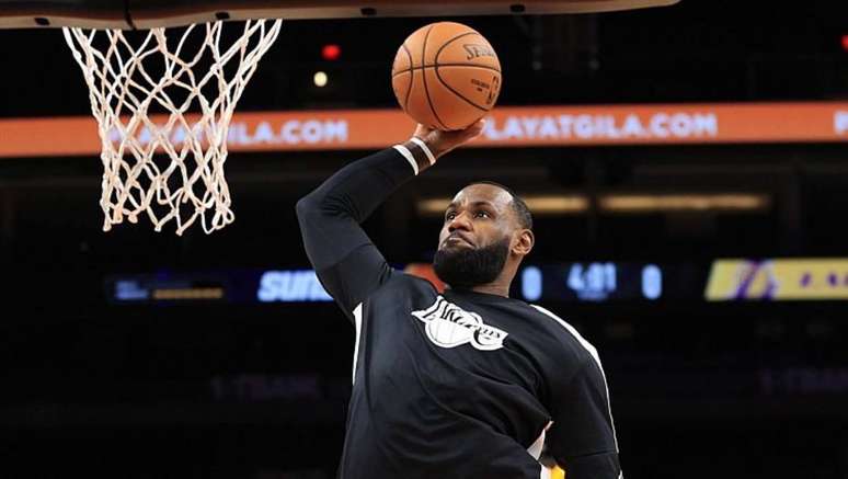 LeBron James é mais uma vez a grande atração na NBA