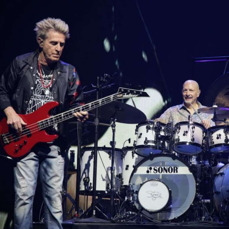 A ex-cozinha do Journey, Ross Valroy (baixo) e Steve Smith (bateria), uma das mais  entrosadas do rock (Foto/Divulgação)