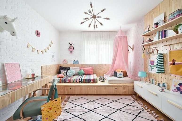35. Escolha um modelo de tapete para quarto infantil que combine com a decoração. Fonte: Escritório de Arquitetura Gabi Work
