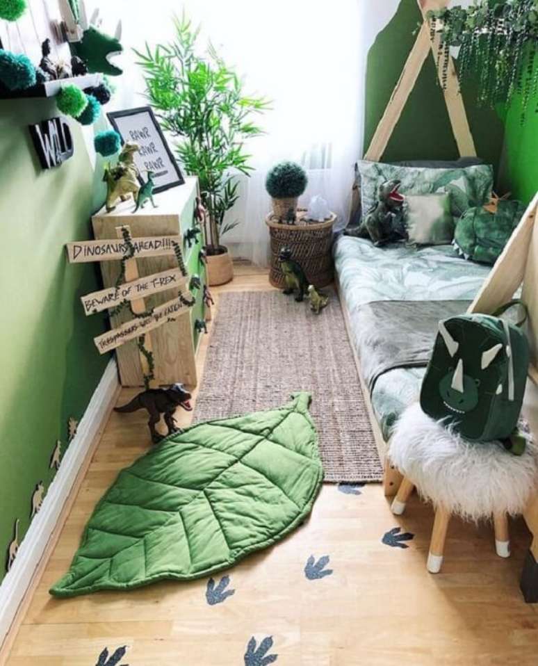 48. O tapete para quarto infantil em folha se encaixa perfeitamente na temática da decoração. Fonte: Pinterest