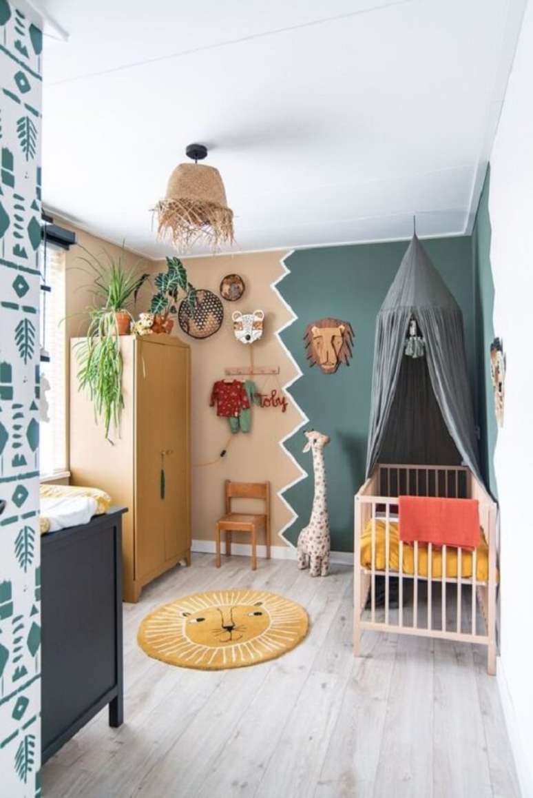 38. O tapete redondo para quarto infantil segue a mesma temática do dormitório. Fonte: Pinterest