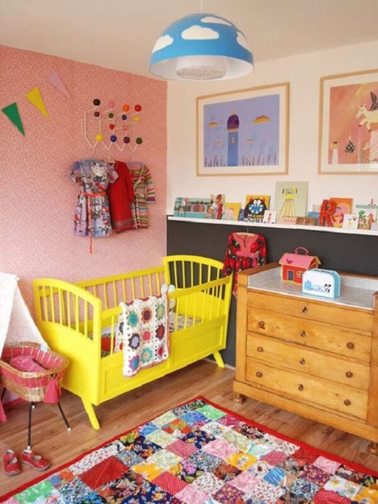 17. Os opções de tapete para quarto infantil em patchwork trazem descontração para o quarto. Fonte: Pinterest