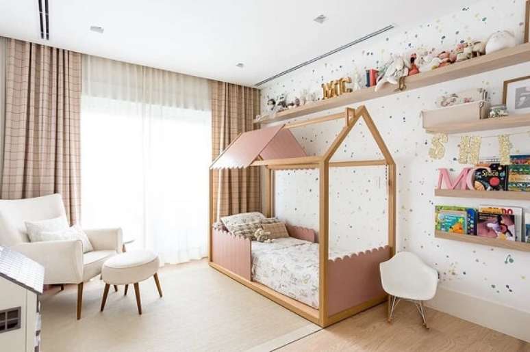 40. Posicione o tapete para quarto infantil debaixo dos móveis. Fonte: Suite Arquitetos