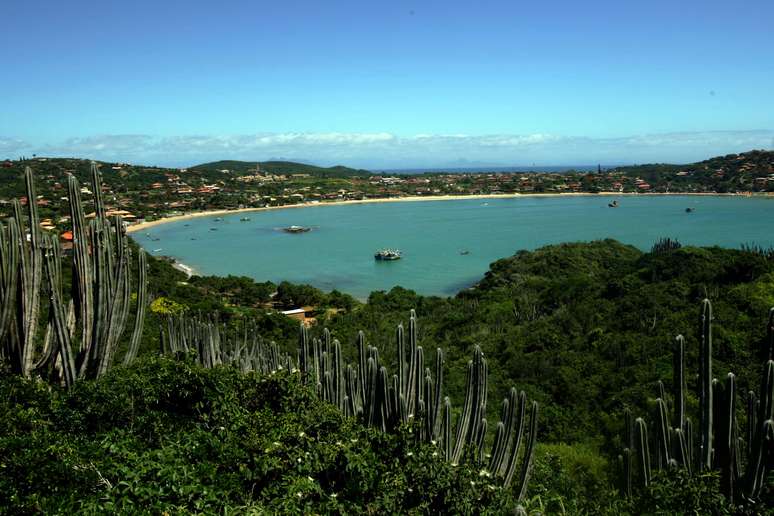 Moradores de Búzios protestam contra retirada de turistas