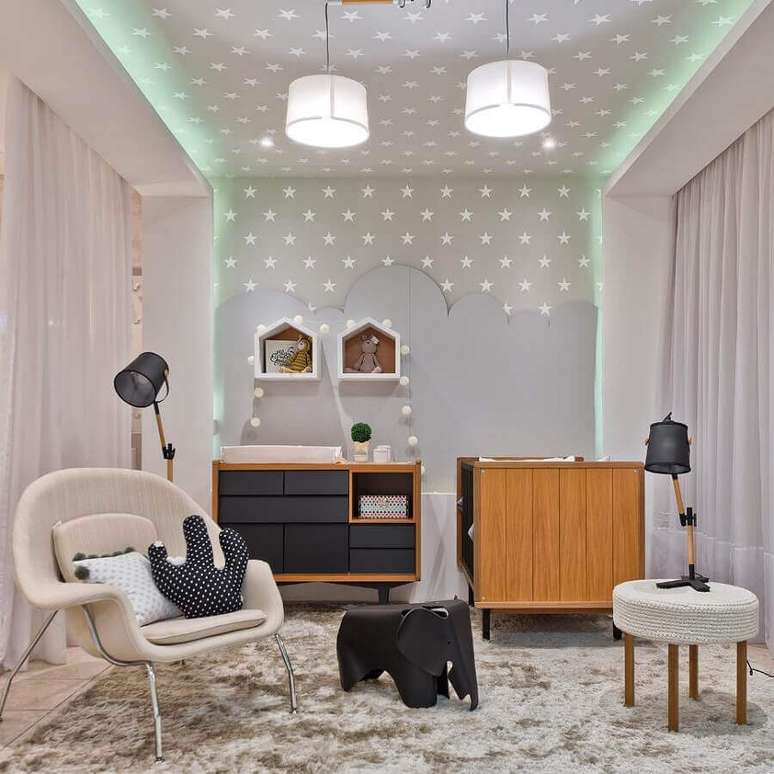 28. Tapete bege mesclado para decora&ccedil;&atilde;o de quarto de beb&ecirc; moderno &ndash; Foto: Kids Arquitetura