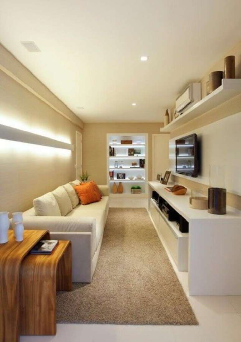 33. O tapete bege &eacute; uma &oacute;tima op&ccedil;&atilde;o para decora&ccedil;&atilde;o de sala pequena &ndash; Foto: Pinterest