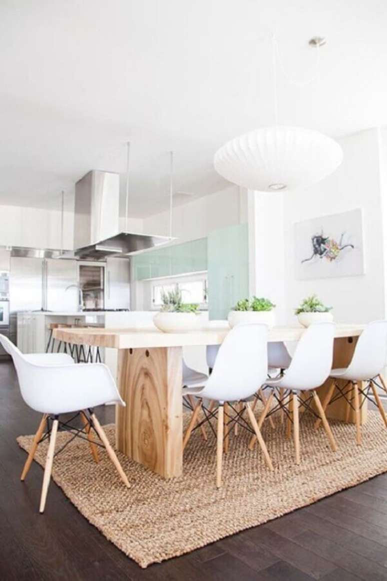 60. Tapete sisal bege para decora&ccedil;&atilde;o de sala de jantar integrada com cozinha &ndash; Foto: Casaenorden