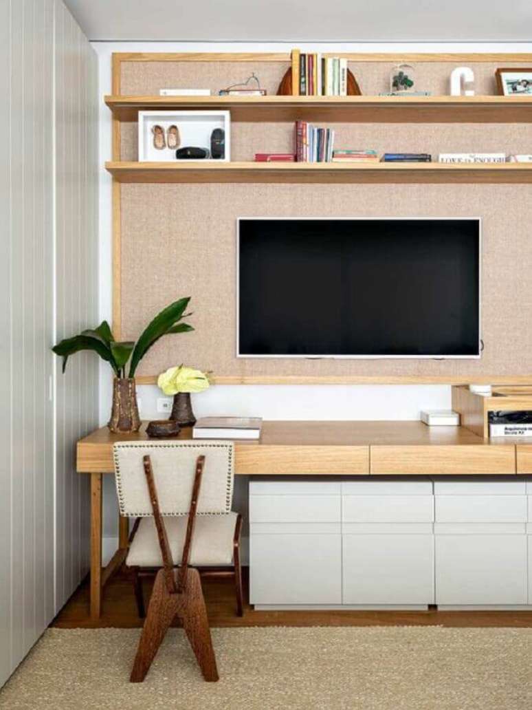 62. Tapete bege para decora&ccedil;&atilde;o de sala de TV planejada &ndash; Foto: Casa de Valentina