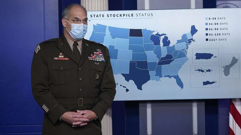 General Gustave Perna, à frente da Operation Warp Speed: Defesa trabalha em conjunto com o CDC, agência americana de pesquisa em saúde pública