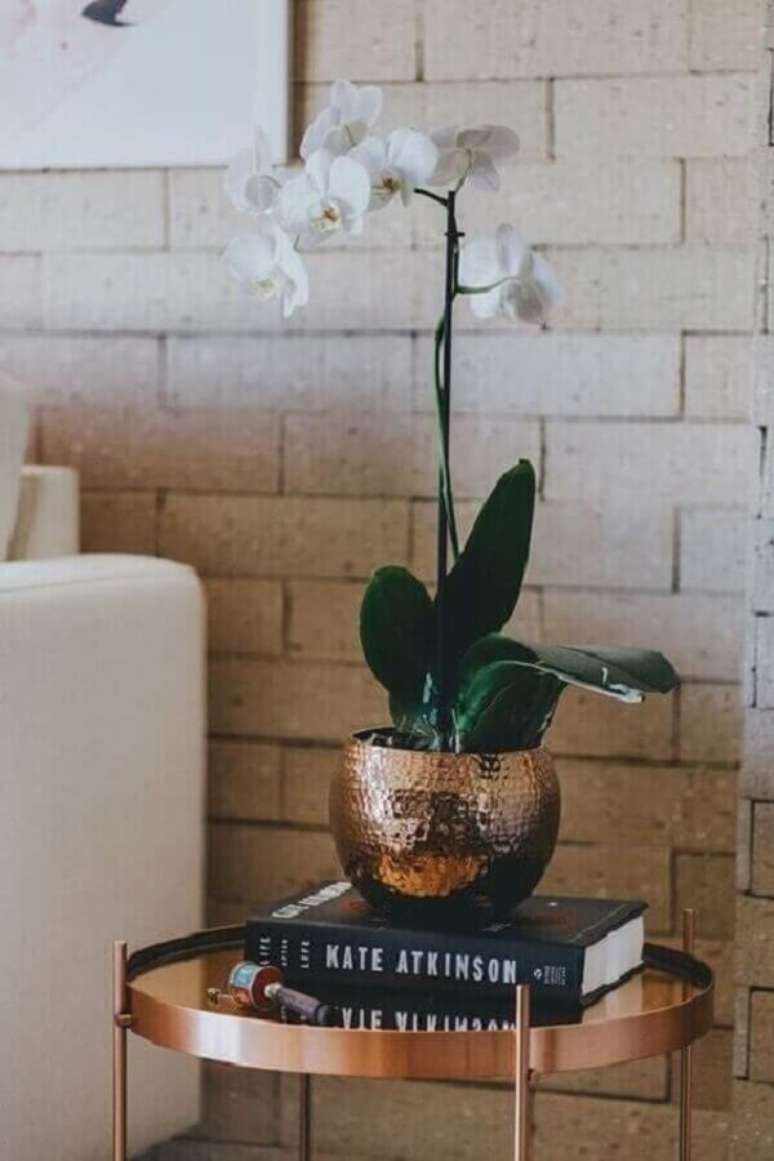 26. Modelo sofisticado de vasos de flores para decoração de sala – Foto: Casa de Valentina