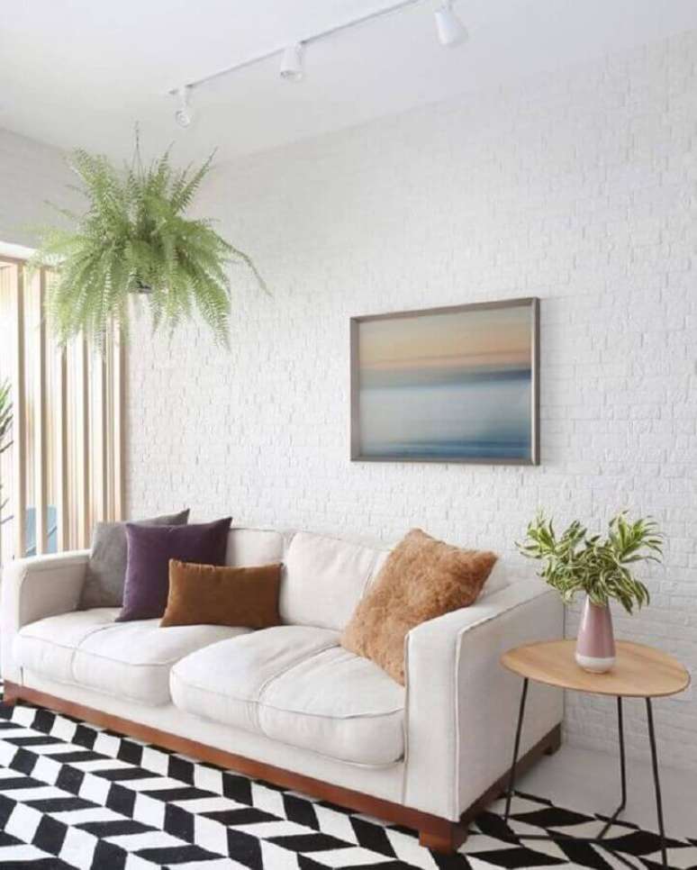 45. Decoração clean com vasos decorativos para sala de estar com parede de tijolinho branco – Foto: Pinterest