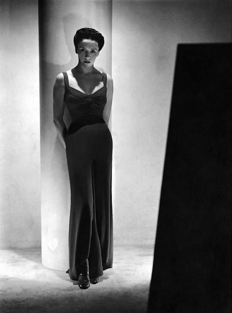 "Eve muitas vezes se referia a si mesma como a ovelha negra da fam&iacute;lia, uma vez que o caminho que havia seguido era muito diferente daquele escolhido por seus familiares mais pr&oacute;ximos", diz a escritora Emling Shelley