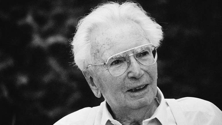 Viktor Frankl foi um dos grandes psicoterapeutas vienenses - usou a experiência como prisioneiro nos campos de concentração alemães durante a Segunda Guerra para escrever sua obra