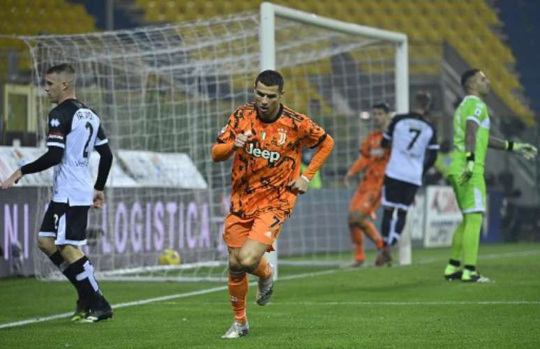 CR7 marcou duas vezes (Foto: Alberto PIZZOLI / AFP)