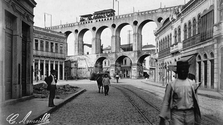 Arcos da Lapa: Armeilla ganhava a vida vendendo fotos para revistas da &eacute;poca, como K&oacute;smos e Careta