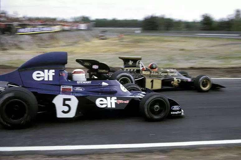 Jackie Stewart (Tyrrell Ford) e Emerson Fittipaldi (Lotus Ford) numa disputa no Mundial de 1973.