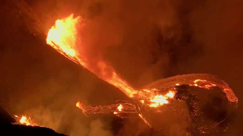 Vulc&atilde;o Kilauea entra em erup&ccedil;&atilde;o no Hava&iacute;
21/12/2020 Servi&ccedil;o Geol&oacute;gicos dos Estados Unidos via REUTERS