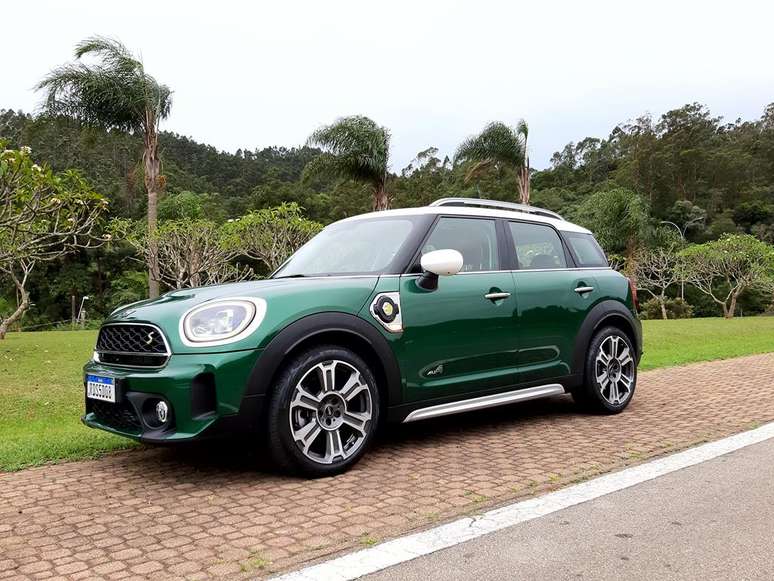 Mini Cooper Countryman S E faz 27,0 km/l na estrada.