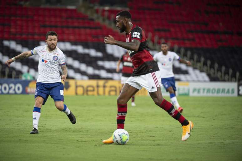 Gerson em mais uma ação na partida (Foto: Alexandre Vidal / Flamengo)