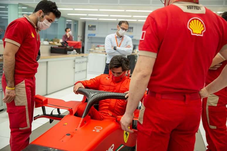 Sainz esteve em Maranello para fazer o molde do banco de seu próximo carro.
