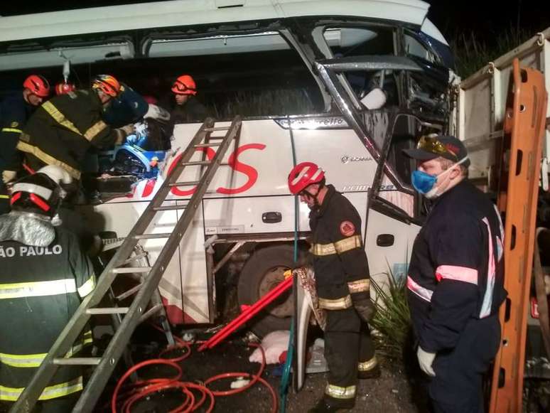 Vítimas foram removidas para os hospitais de Parapuã, Osvaldo Cruz, Tupã e Marília.