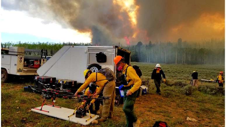 Os pesquisadores usaram drones para coletar amostras de fumaça de incêndios