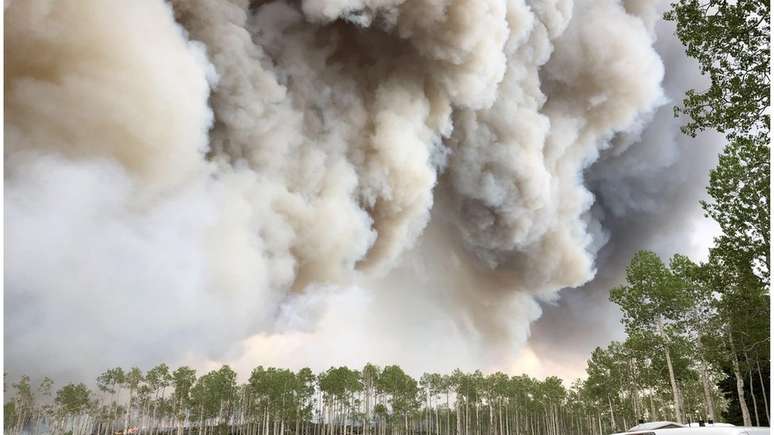 É um monitoramento maior da fumaça de incêndios florestais, dizem os pesquisadores