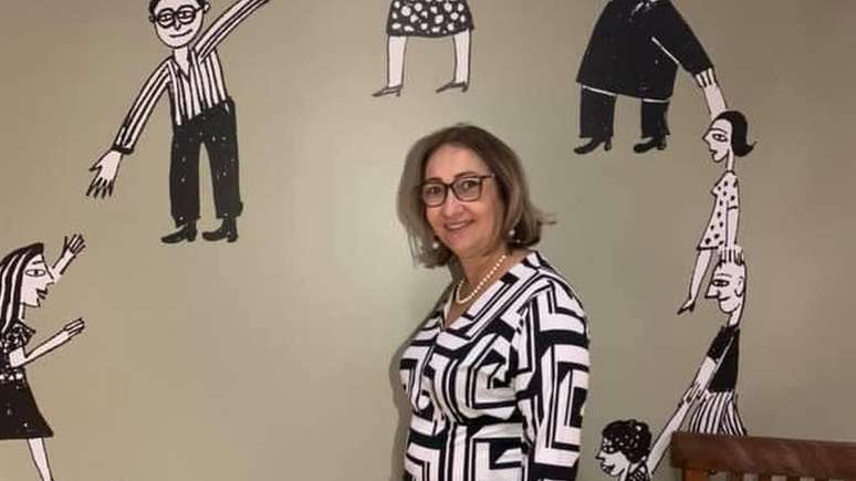 "Tivemos muitas perdas, que n&atilde;o v&atilde;o ter volta", diz a diretora L&uacute;cia Santos. "Agora, temos de nos ajudar a superar. Nisso, aprendemos a ser mais flex&iacute;veis e fazer da escola um espa&ccedil;o humanizador: desburocratizar as rela&ccedil;&otilde;es e olhar para aluno, pai e professor como indiv&iacute;duos que comem, sofrem, sentem."