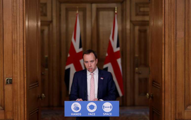 Matt Hancock, secretário da Saúde do Reino Unido, durante entrevista coletiva em Downing Street 
23/12/2020
Kirsty Wigglesworth/Pool via REUTERS