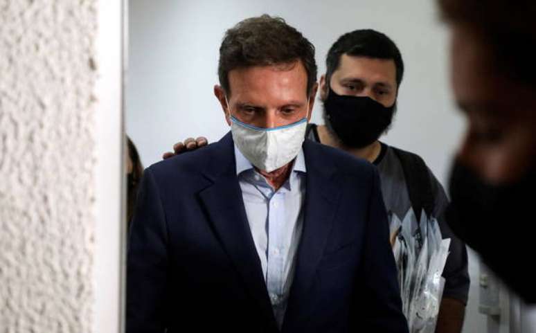 Crivella passou a noite em presídio, mas irá para regime domiciliar nesta quarta-feira