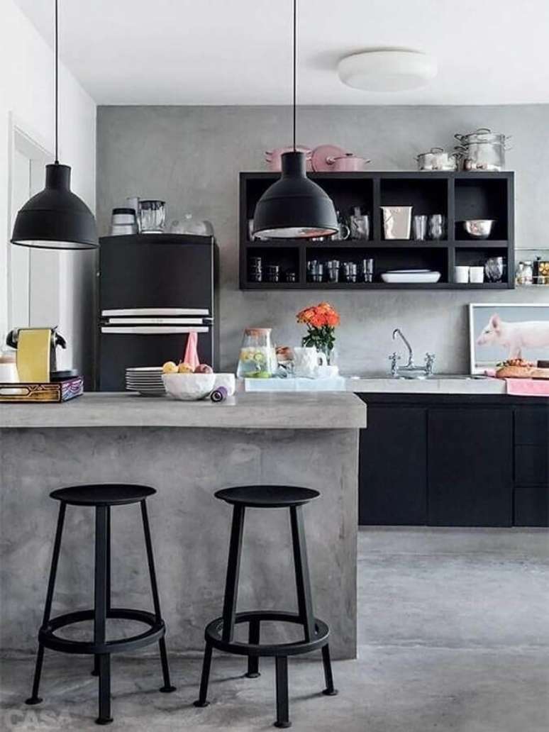 13. Armários pretos para decoração de cozinha em tons de cinza moderna – Foto: Pinterest