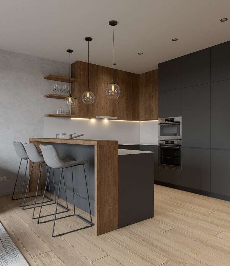22. Decoração moderna para cozinha em tons de cinza escuro com bancada de madeira e luminária pendente de vidro – Foto: Behance