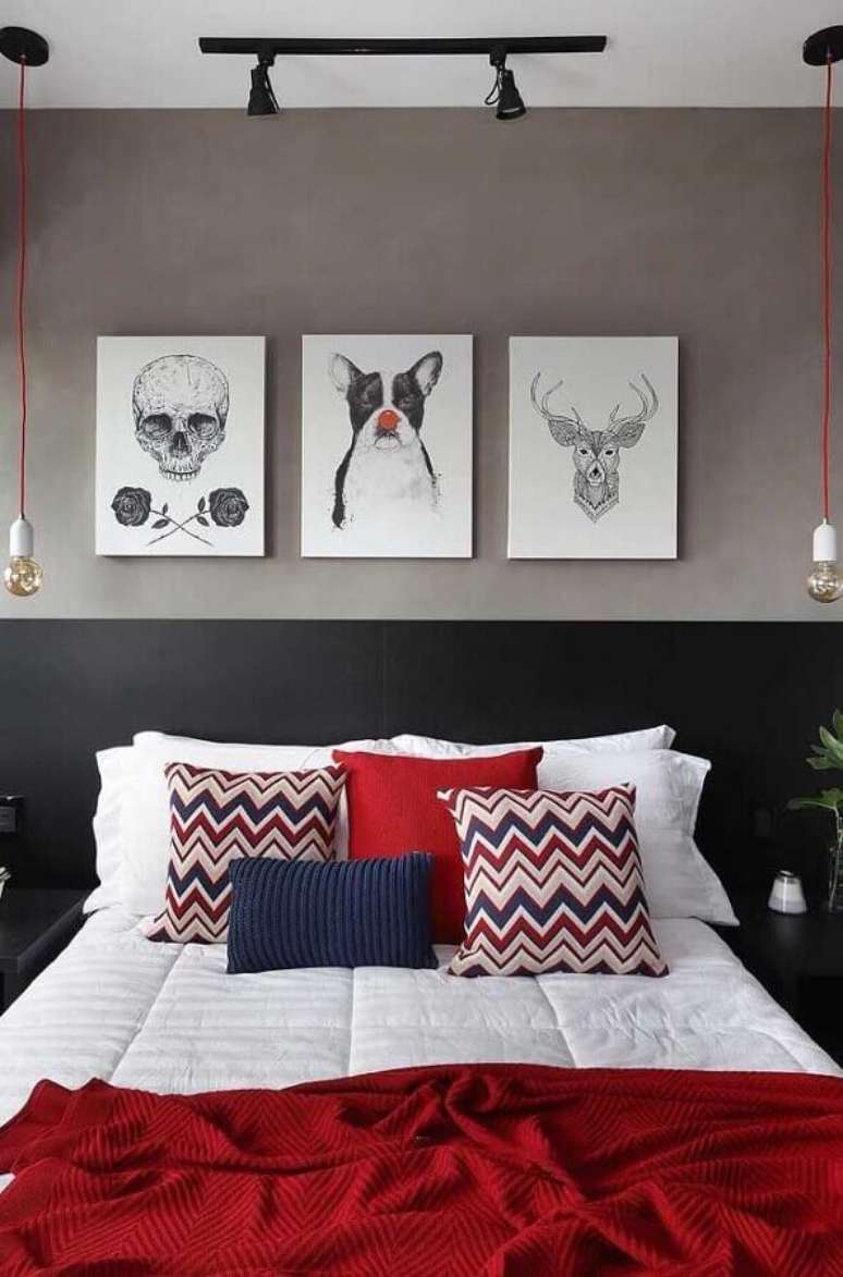 36. Tons de vermelho são ótimas combinações para decoração de quartos em tons de cinza – Foto: Pinterest