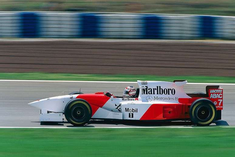 Nigel Mansell pilotando um carro da McLaren: imagem pouco comum na memória dos fãs.