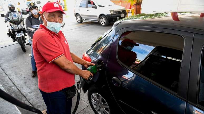 Escassez de combustível é outro elemento que alimenta colapso da economia venezuelana