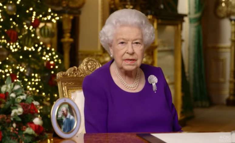 A rainha Elizabeth gravou a mensagem no Castelo de Windsor, onde guarda sua vez de ser vacinada contra a covid-19