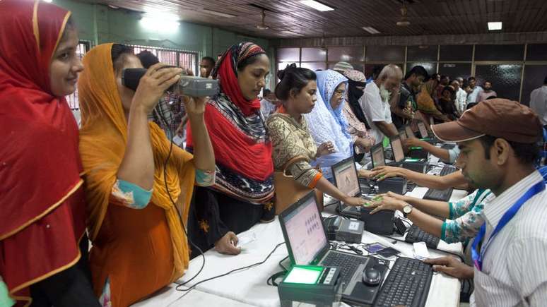 Bangladesh fez extensa compilação de dados biométricos sobre seus habitantes, sem os não se pode obter passaporte ou carteira de motorista, nem mesmo um cartão SIM para o seu telefone