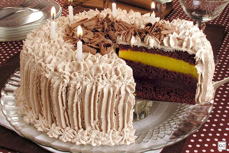 Guia da Cozinha - Receitas de bolo de brigadeiro para experimentar a qualquer momento