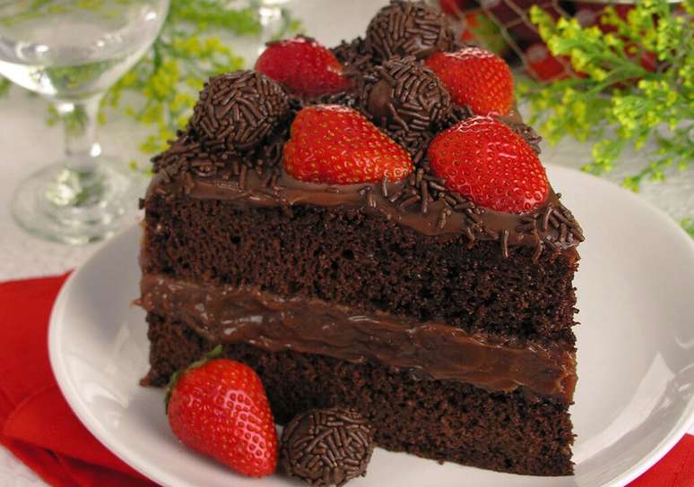 Guia da Cozinha - Receitas de bolo de brigadeiro para experimentar a qualquer momento