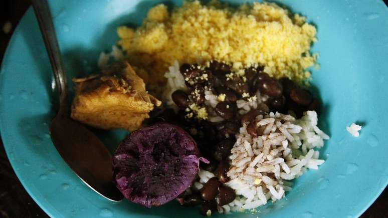 Cultivos guarani no prato: batata-doce, milho e feij&atilde;o