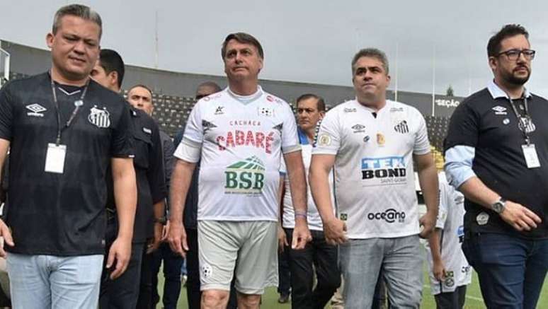 Jair Bolsonaro com o presidente do Santos, Orlando Rollo, em evento na Vila