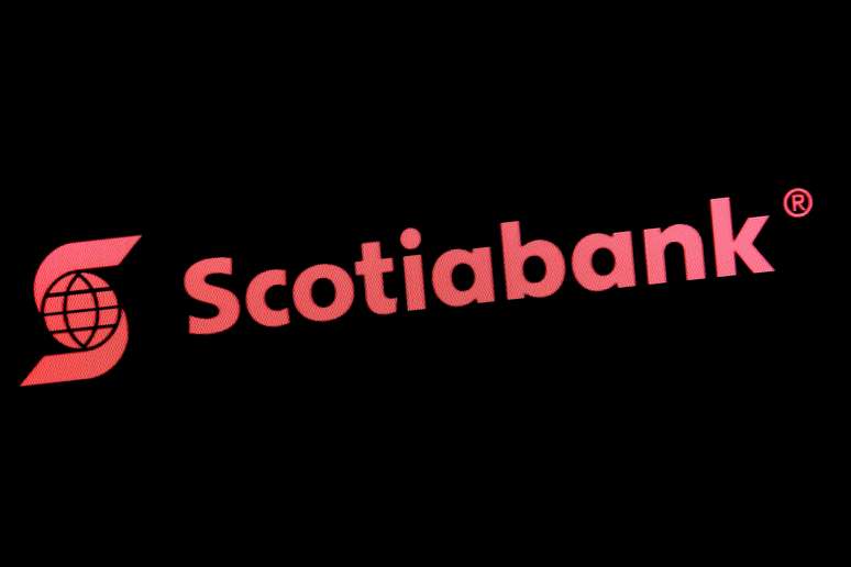 Logo do Scotiabank em painel na bolsa de valores de Nova York, EUA 
07/02/2017
REUTERS/Brendan McDermid