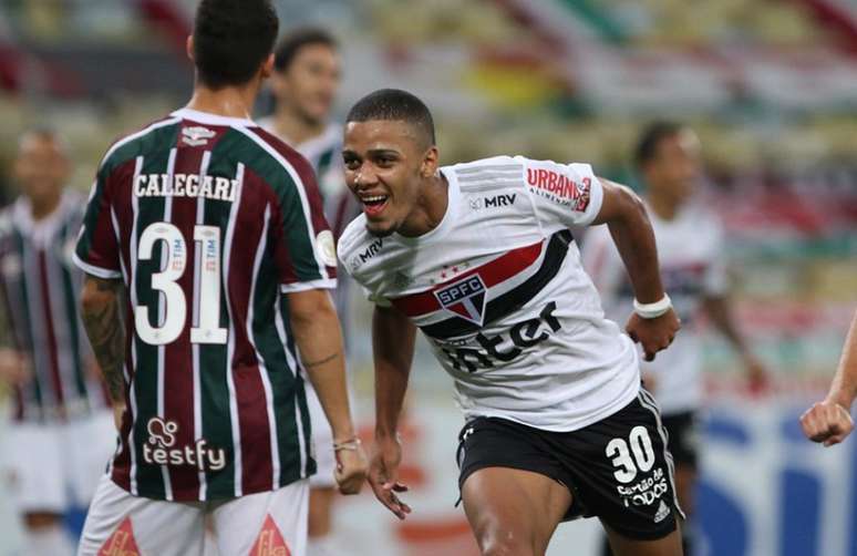 O camisa 30 foi o responsável pelos dois gols na vitória por 2 a 1 sobre o Fluminense (Rubens Chiri/saopaulofc.net)