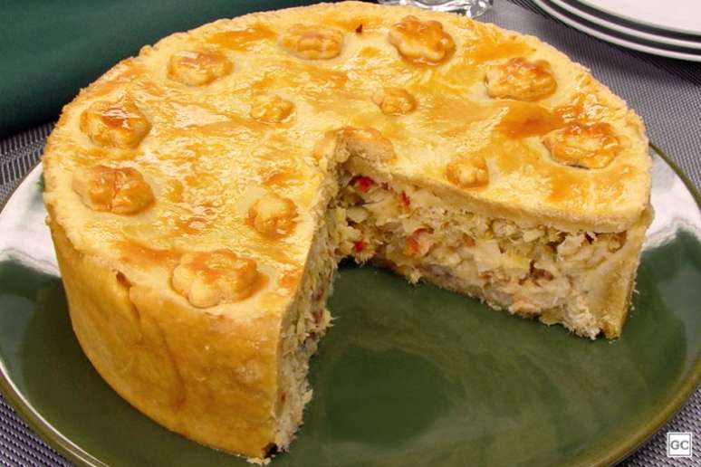 Guia da Cozinha - Empadão de bacalhau para um almoço delicioso e descomplicado