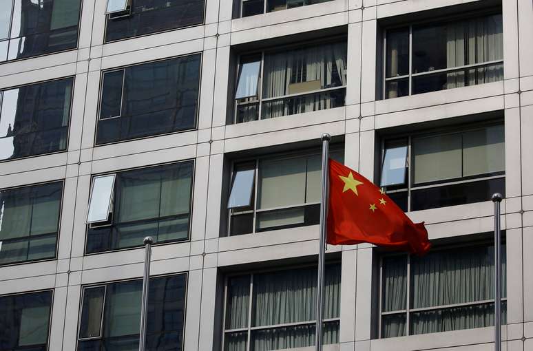 Bandeira da China em setor financeiro de Pequim 
 16/7/2020 REUTERS/Tingshu Wang