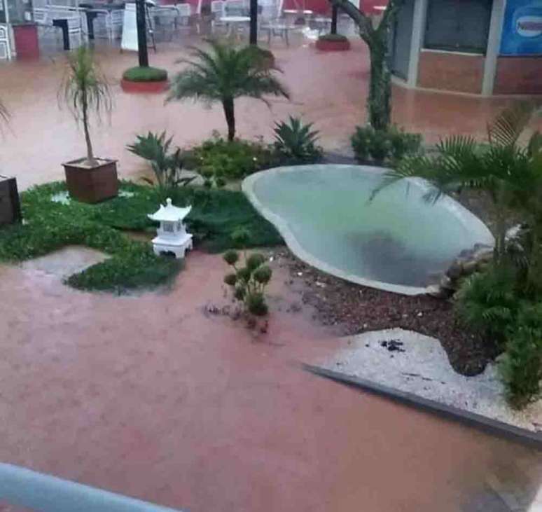 Sede do São Paulo atingida pelas chuvas (Foto: Reprodução/Twitter)