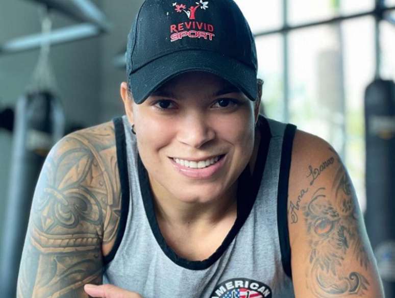 Amanda recebeu o Oscar do MMA pela terceira vez (Foto: Reprodução/Instagram/@amanda_leoa)